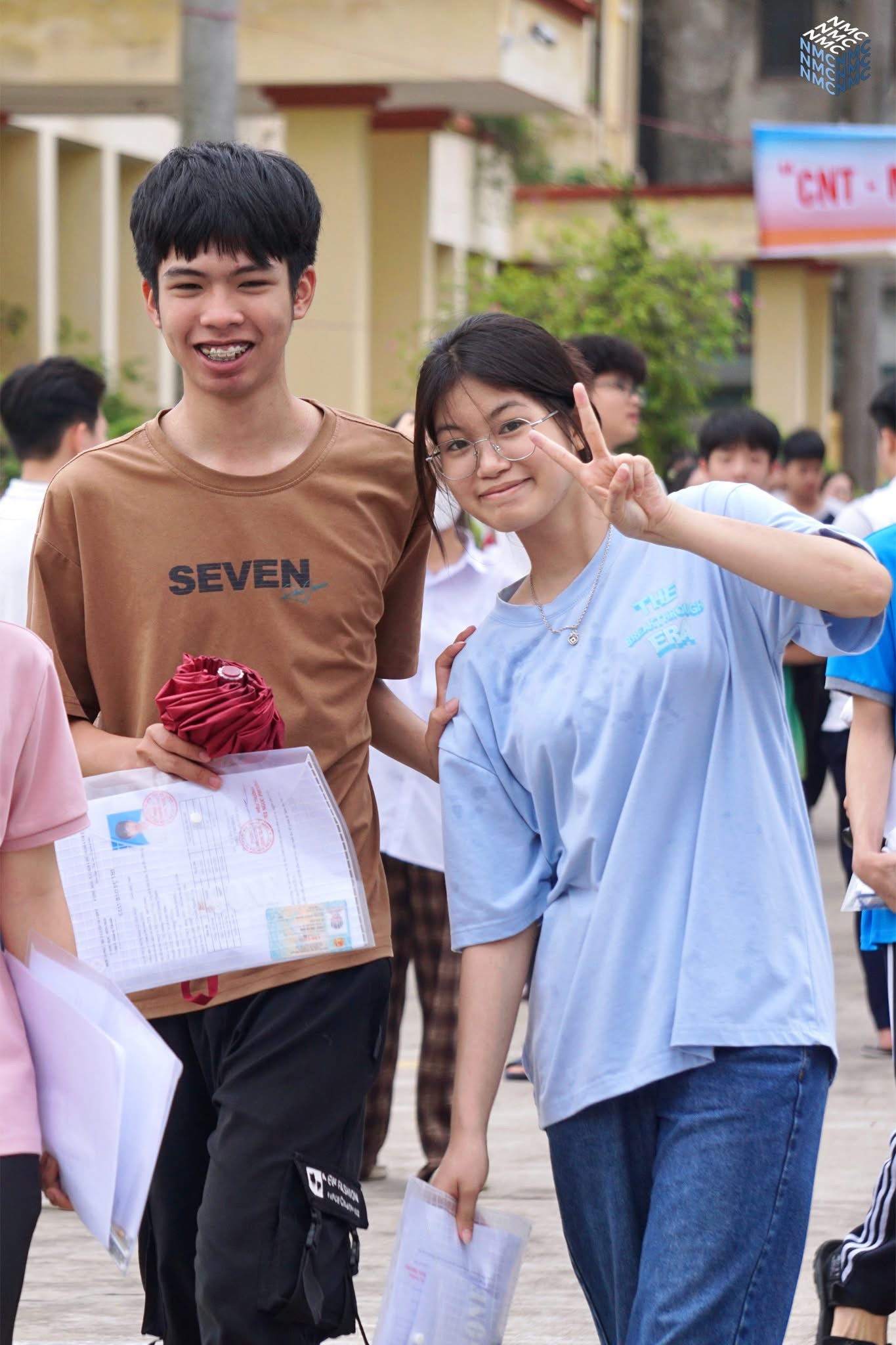 Nhấn để phóng to